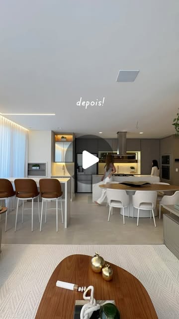 Ambiente residencial transformado com marcenaria, iluminação e composição contemporânea